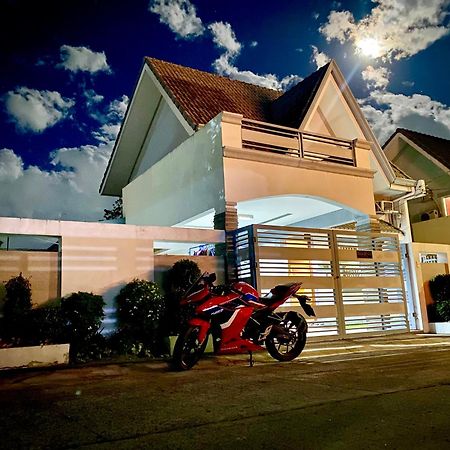 Hillary Timog Park Homes アンヘレス エクステリア 写真