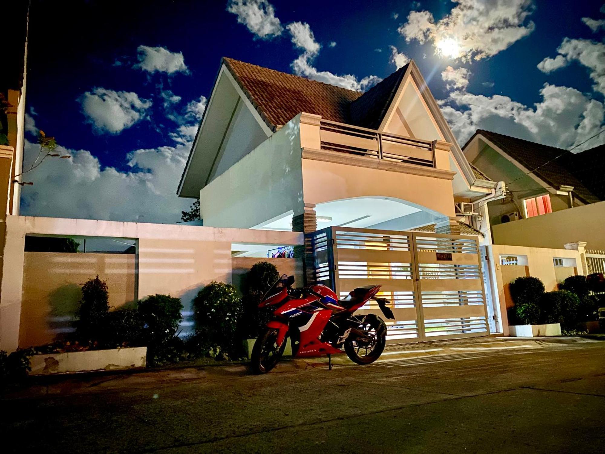 Hillary Timog Park Homes アンヘレス エクステリア 写真