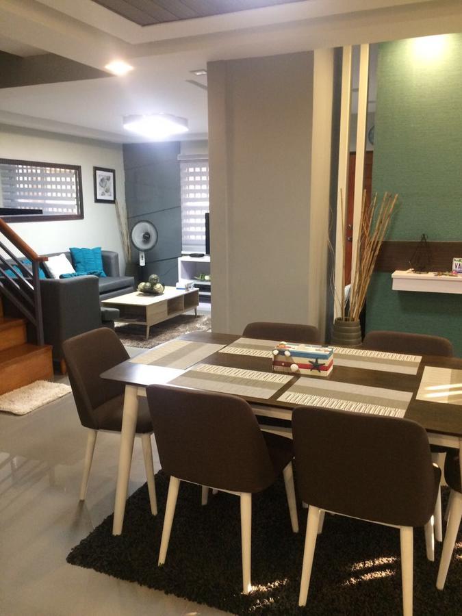 Hillary Timog Park Homes アンヘレス エクステリア 写真